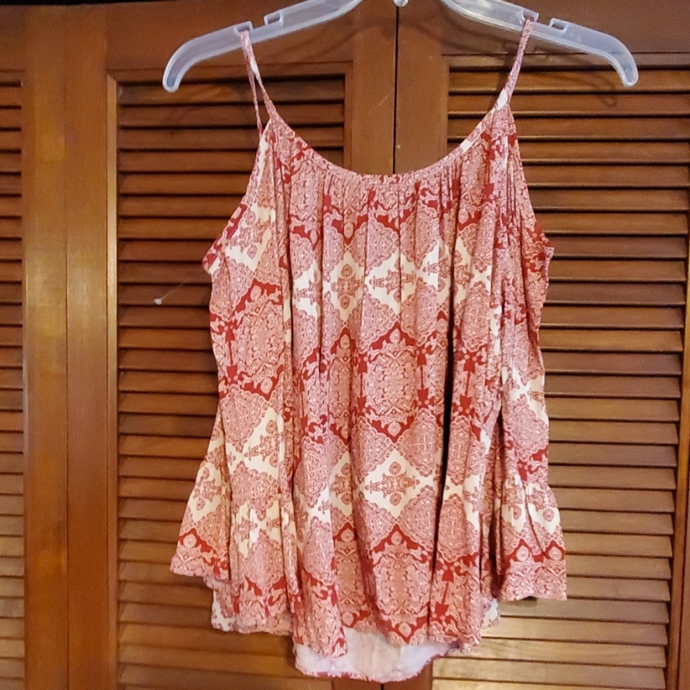 NWOT 💥LAST ONE 💥 Kit + Sky cold shoulder top - Picture 2 of 7